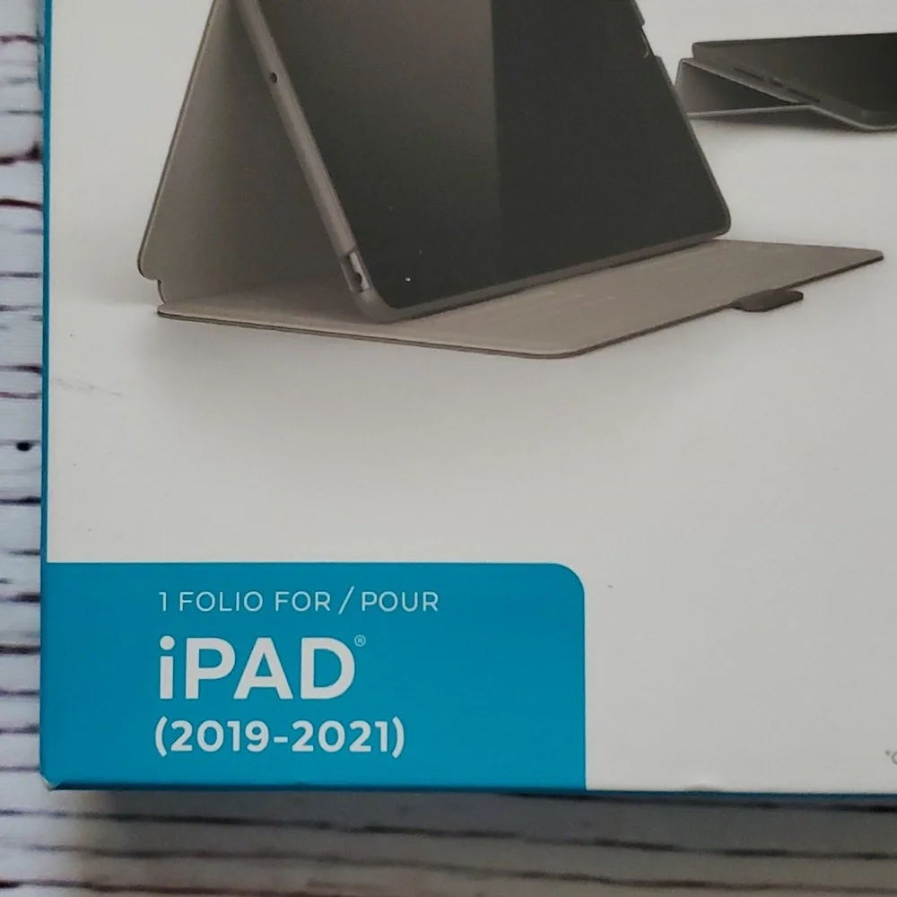 🆕️ SPECK BALANCE FOLIO BLUE CASE